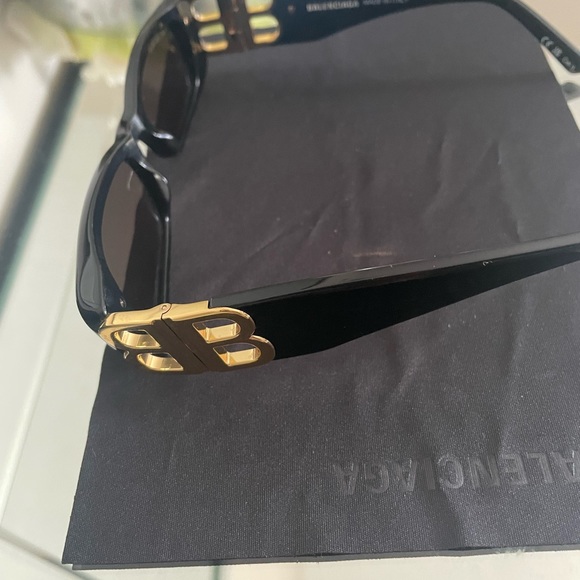 Balenciaga SUNGLASSES IN BLACK - Picture 6 of 10